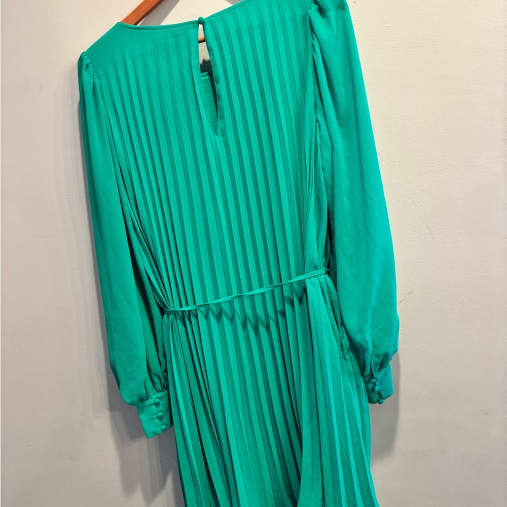 Torrid Vibrant Green Long Sleeve Dress Easter spring pleated midi size 12 - Picture 9 of 16